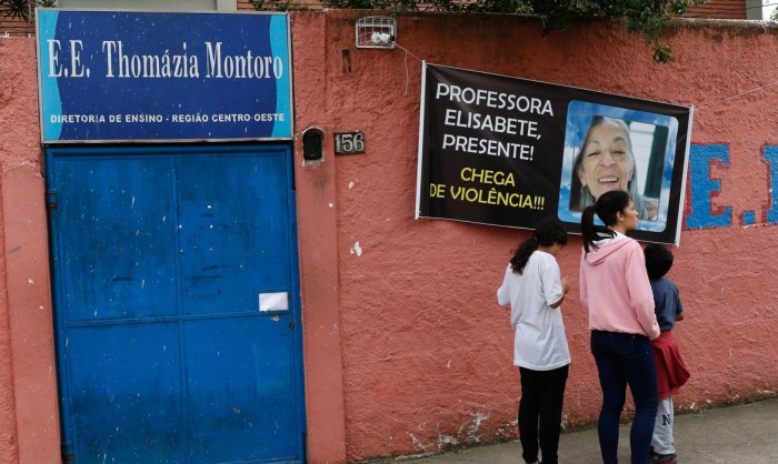 Homenagem a professora assassinada em ataque na Escola Estadual Thomazia Montoro (SP), em março - Fernando Frazão/Agência Brasil