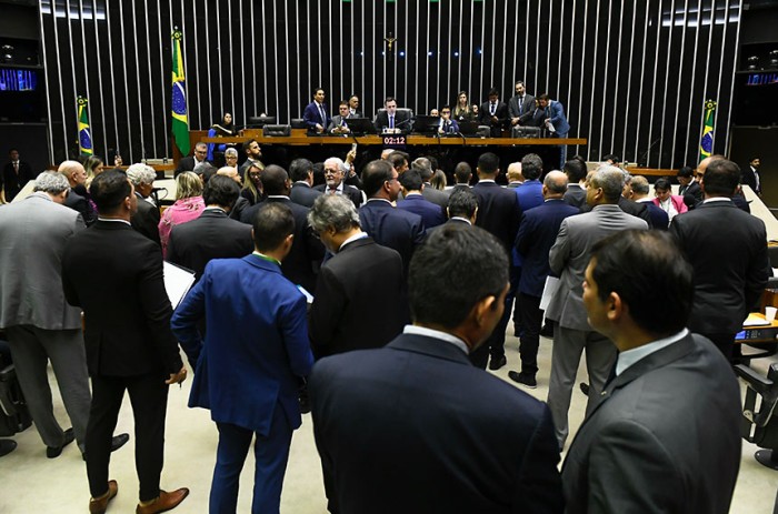 Leitura do pedido foi feita na sessão conjunta do Congresso nesta quarta - Marcos Oliveira/Agência Senado
