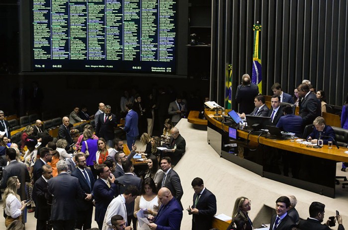 Senadores e deputados na sessão desta quarta, quando foi aprovado o crédito especial para o programa - Jefferson Rudy/Agência Senado