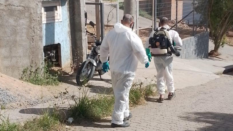 Bairro Vila Nova recebe aplicação de fumacê contra o mosquito da Dengue