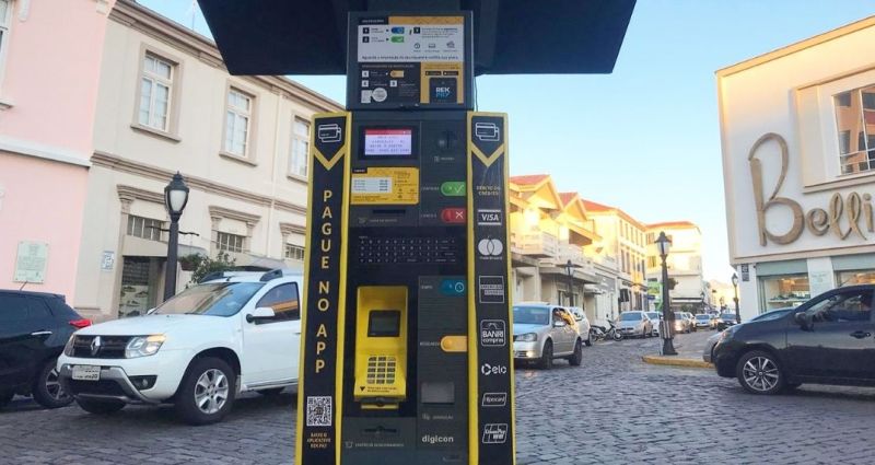 Mesmo com o pagamento pelo PIX, as máquinas ainda continuarão a receber moedas, cartões de crédito e débito, e cartão recarregável do estacionamento rotativo. Crédito: Edemar Mealho
