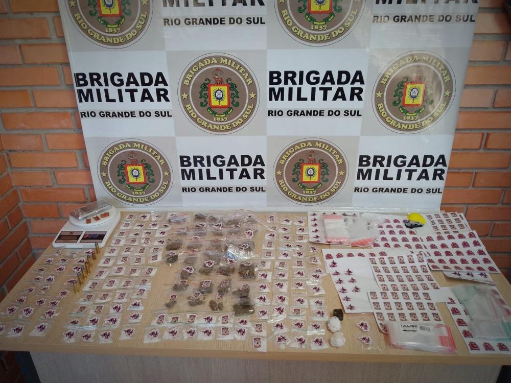 Homem é preso com mais de 100 porções de cocaína e outras drogas em Garibaldi