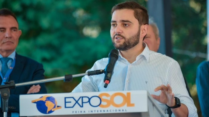 Gabriel Souza participou da cerimônia de abertura e visitou pavilhões da feira, em Soledade -Foto: Rodrigo Ziebell/GVG