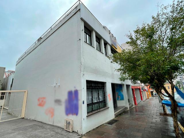 Parte da frente do imóvel vinha sendo ocupado por moradores de rua - Foto: Divulgação