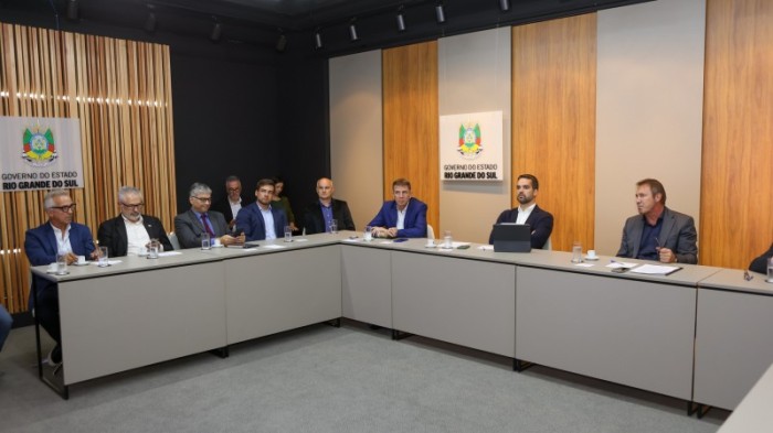 Na reunião, Leite citou o apoio do governo do Estado ao setor e destacou o programa Pró-Etanol, criado em 2021 -Foto: Grégori Bertó/Secom