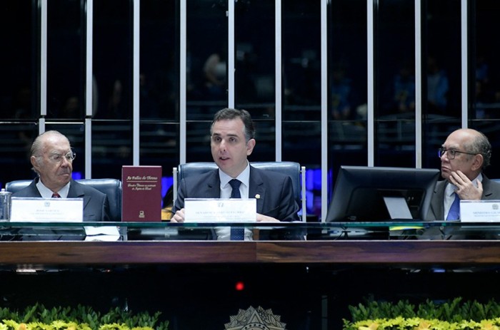 Pacheco, entre Sarney e Gilmar Mendes: instituições reagiram de maneira firme - Foto: Geraldo Magela/Agência Senado