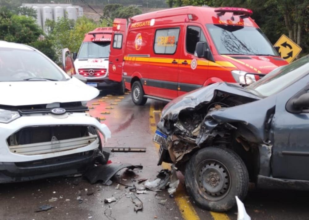 Vazamento de óleo provoca acidente em Bento Gonçalves