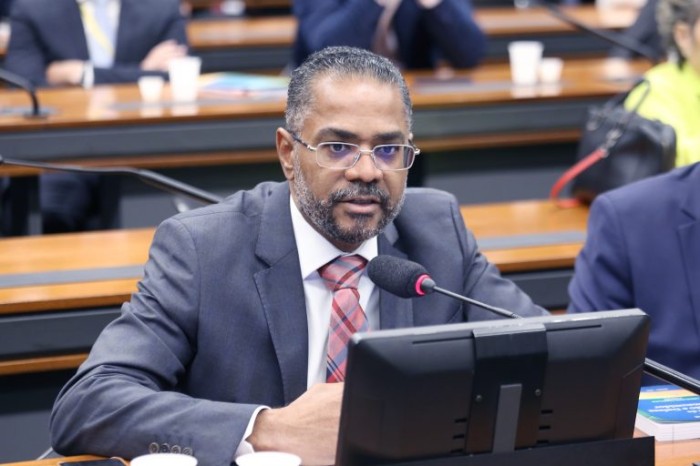 Márcio Marinho reclama do custo alto para remarcação - (Foto: Billy Boss /Câmara dos Deputados)