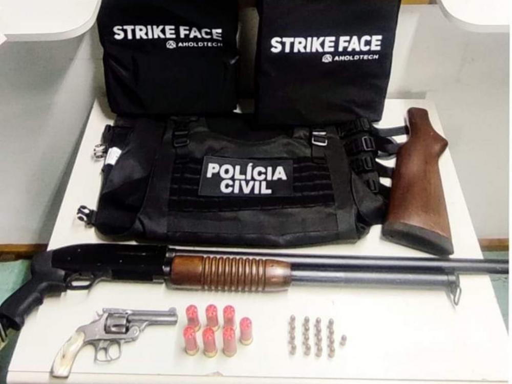 Homem é preso por porte ilegal de arma de fogo no bairro Eucaliptos