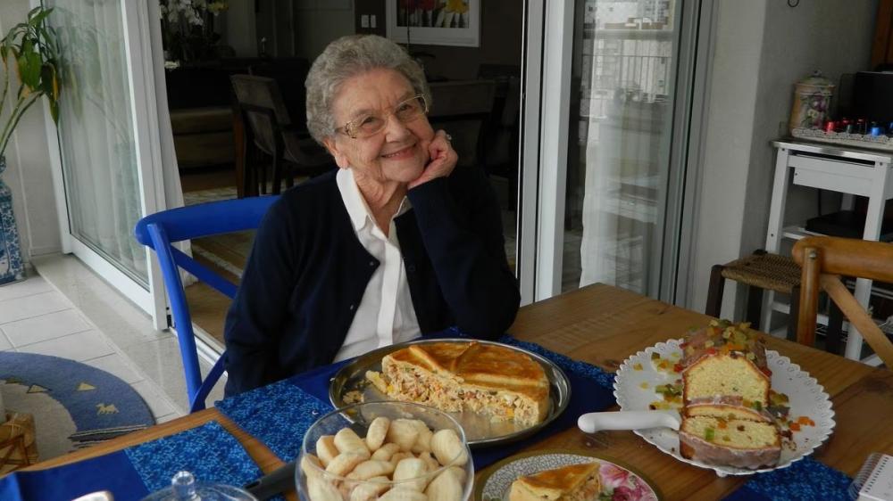 Morre Vovó Palmirinha, a cozinheira do Brasil