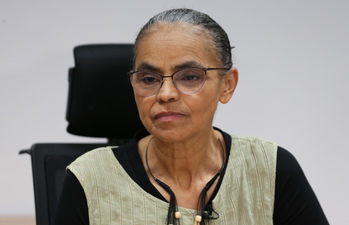 Com covid-19, Marina Silva segue internada e tem