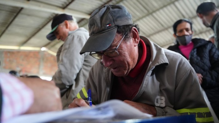 Força-tarefa da Secretaria de Desenvolvimento Rural e do Incra coletou assinaturas de mais de 700 famílias -Foto: Cristiano Júnior/Ascom SDR