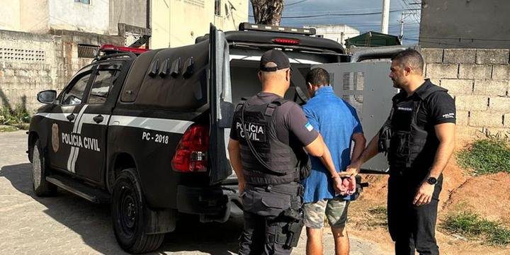 O trabalho foi realizado no domingo para garantir que os suspeitos fossem encontrados em casa, já que eles costumavam viajar para aplicar os golpes. Crédito: Divulgação/Polícia Civil