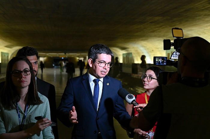 Randolfe garantiu que o governo está disposto a dialogar com parlamentares sobre decretos do saneamento