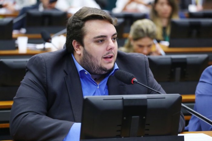 Francischini apresentou parecer favorável ao texto - (Foto: Vinicius Loures/Câmara dos Deputados)