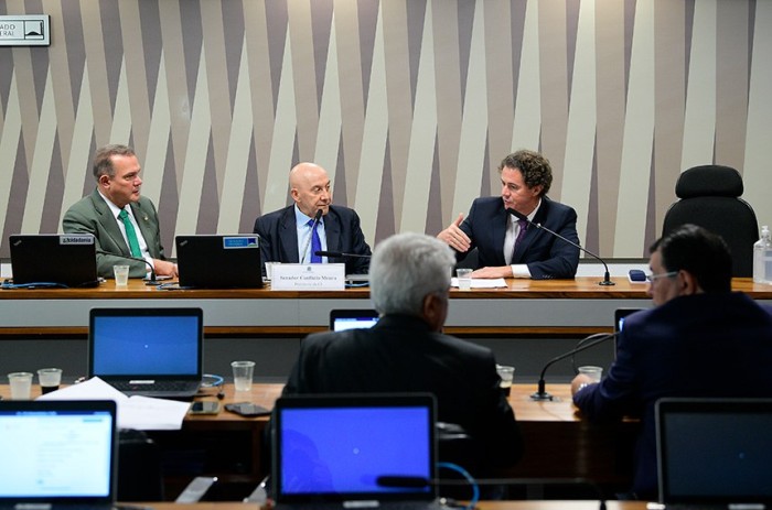 Requerimento para ouvir Rui Costa e Jader Filho é do senador Veneziano Vital do Rêgo