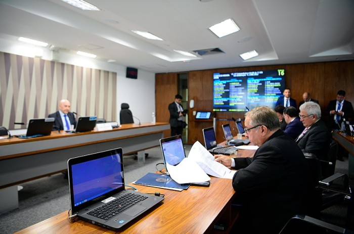 Izalci Lucas foi o relator do PL 2.398/2022, que segue para a Comissão de Assuntos Econômicos (CAE) - Foto: Pedro França/Agência Senado