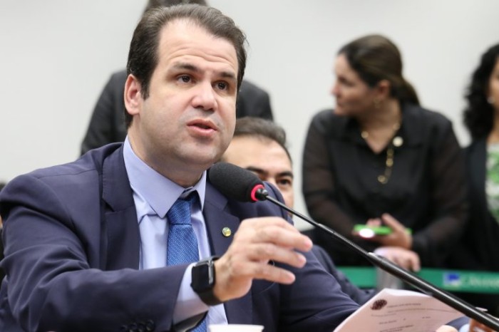 Aureo Ribeiro recomendou a aprovação de substitutivo - (Foto: Billy Boss / Câmara dos Deputados)