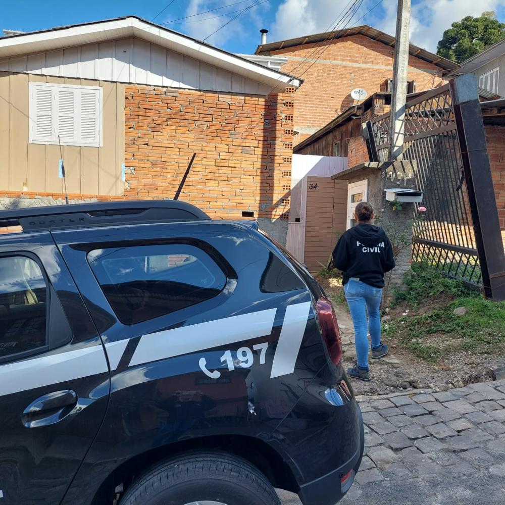 Polícia apreende eletrônicos de suspeitos de crimes sexuais em Bento