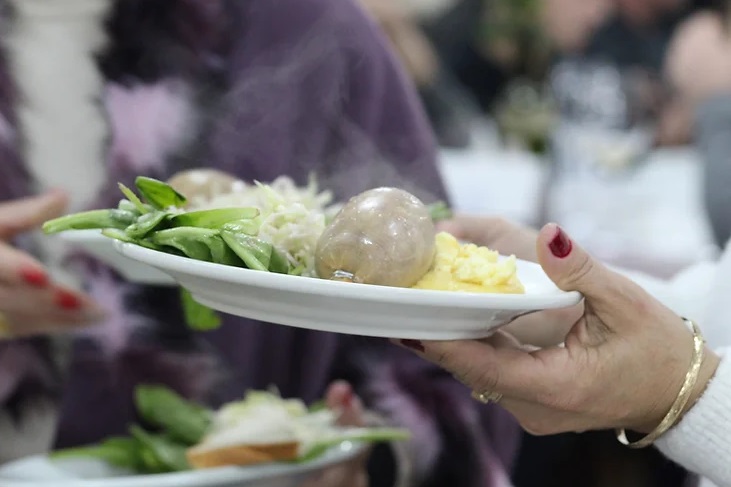 O ingresso garante o Jantar, bebidas e sobremesa. Crédito: Divulgação