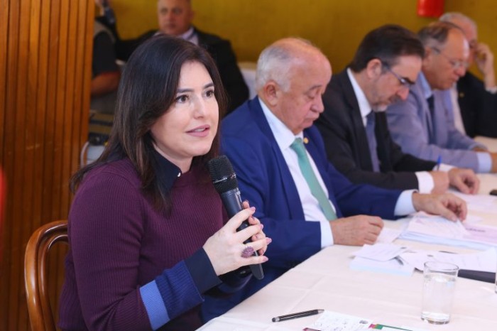 Tebet (E), Júlio César e Bernard Appy, na reunião da bancada do Nordeste - (Foto: Vinicius Loures / Câmara dos Deputados)