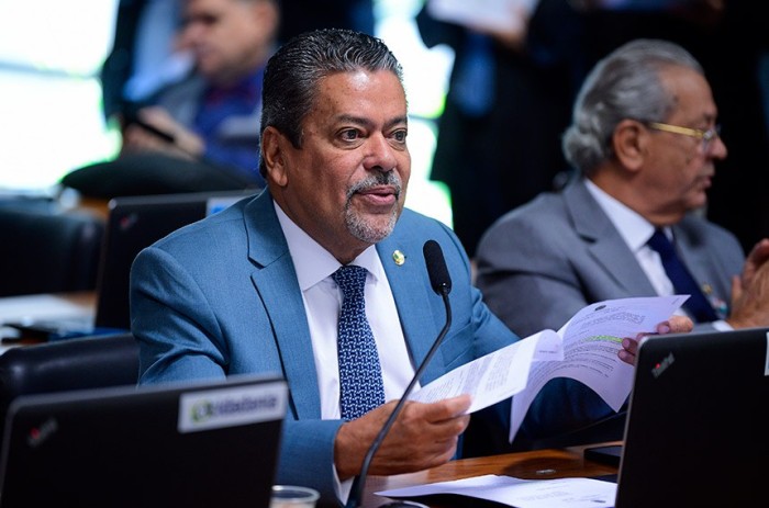 Dr. Hiran, que é médico, deu parecer favorável à criação da data, que busca conscientizar sobre a doença - Foto: Pedro França/Agência Senado