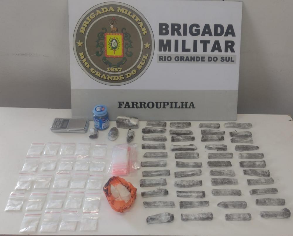 Homem é preso e adolescente apreendido por tráfico de drogas