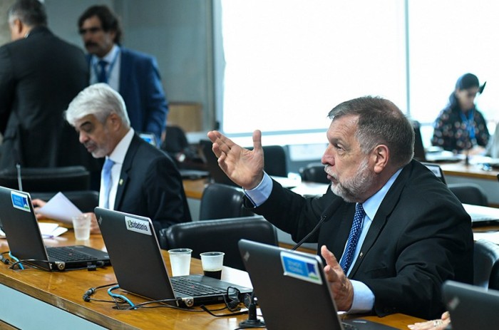 Para Arns (D), o projeto corrige uma 'distorção' da reforma trabalhista