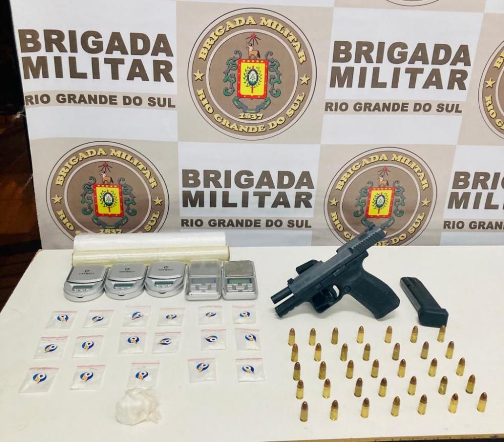 Homem é preso por tráfico de drogas e posse ilegal de arma de fogo em Farroupilha