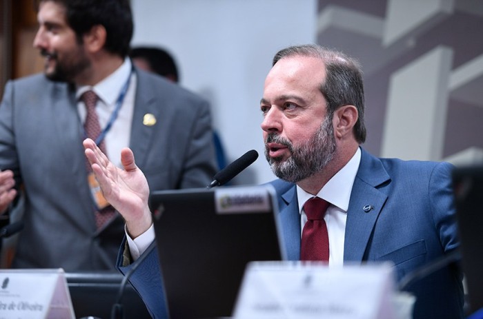 O ministro de Minas e Energia, Alexandre Silveira, foi ouvido em audiência pública na Comissão de Infraestrutura - Foto: Edilson Rodrigues/Agência Senado