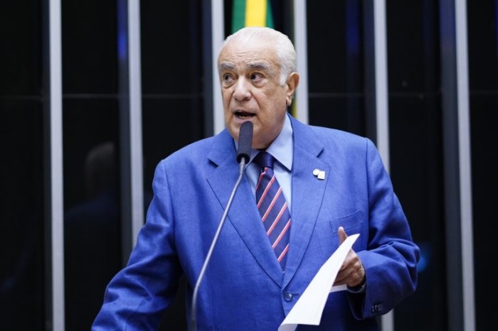 Capitão Alberto Neto recomendou a aprovação do projeto - (Foto: Pablo Valadares/Câmara dos Deputados)