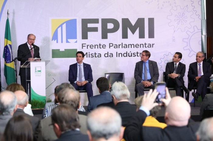 Alckmin discursa durante lançamento da Frente Parlamentar da Indústria - (Foto: MyKe Sena/Câmara dos Deputados)