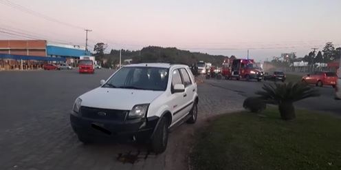 Mais um acidente entre carro e moto é registrado nesta quinta (25)