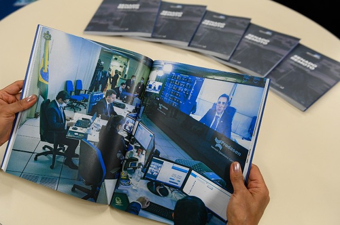 Livro que relata a criação e o funcionamento do sistema remoto está disponível em formato impresso e também digital, com download gratuito - Foto: Marcos Oliveira/Agência Senado