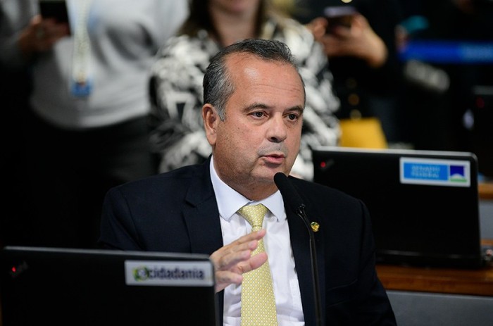 O senador Rogério Marinho quer ouvir o ministro das Cidades, Jader Filho, sobre decretos que mudam o Marco Legal do Saneamento - Foto: Pedro França/Agência Senado