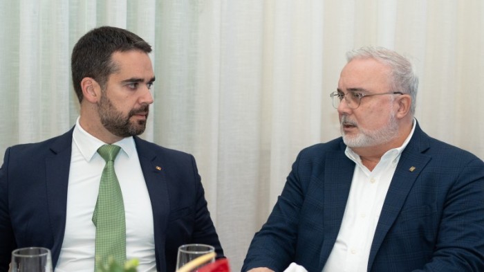 Leite (E) e presidente da Petrobras, Jean Paul Prates (D), ressaltaram relevância ambiental e econômica da iniciativa -Foto: Maurício Tonetto/Secom