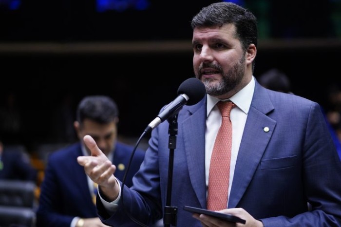 Deputado Pedro Lupion leu a nota em Plenário - (Foto: Pablo Valadares/Câmara dos Deputados)