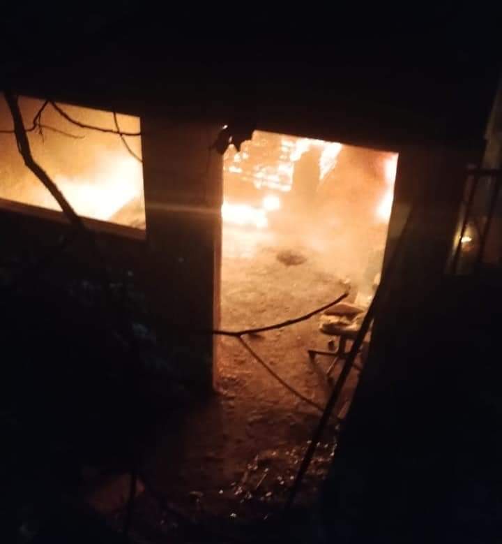Corpo de Bombeiros atende incêndio em casa abandonada em Bento Gonçalves