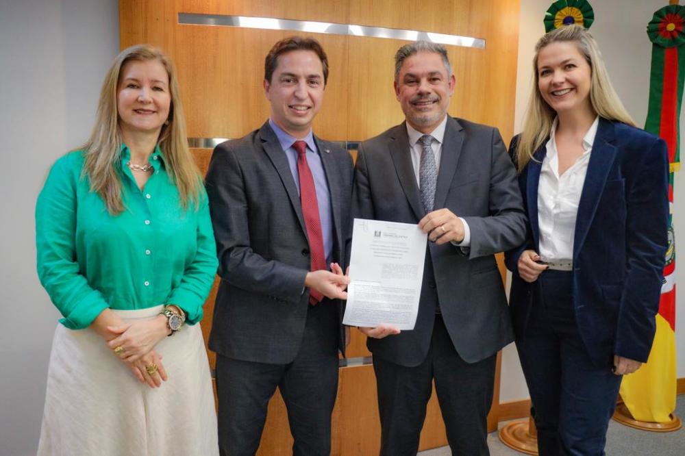 Registro da assinatura do termo de cooperação. Crédito: Divulgação