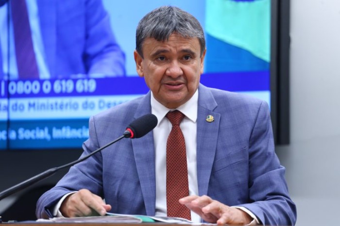 Dias afirmou que trabalha por recursos para Assistência Social - (Foto: Vinicius Loures/Câmara dos Deputados)