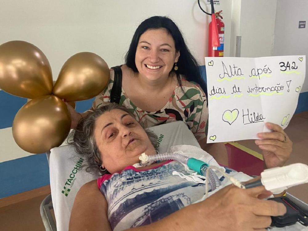 Agora, com o respirador domiciliar, ela terá a possibilidade de continuar seu tratamento em casa, rodeada pelo conforto e carinho de sua família. Crédito: Divulgação