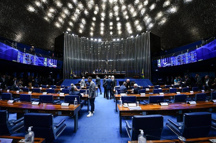 O texto mantém o valor mínimo de R$ 600 por família e adiciona R$ 150 por criança de zero a seis anos - Foto: Edilson Rodrigues/Agência Senado