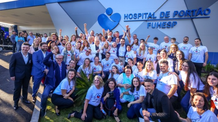 No Hospital de Portão, governador conheceu voluntários que atuam na instituição -Foto: Gustavo Mansur/Secom