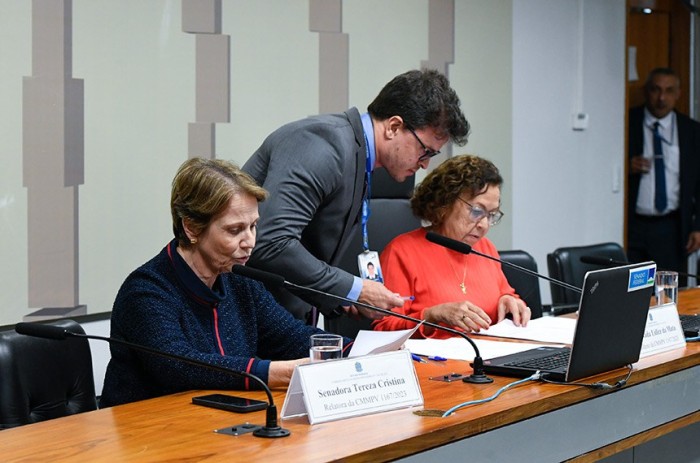 A relatora, senadora Tereza Cristina, e a presidente da comissão, deputada Lídice da Mata - Foto: Roque de Sá/Agência Senado