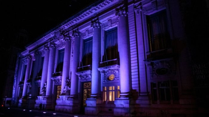 Nos últimos anos, como em 2021, o Piratini é iluminado de lilás para chamar a atenção sobre a importância do Teste do Pezinho -Foto: Gustavo Mansur/Arquivo Secom