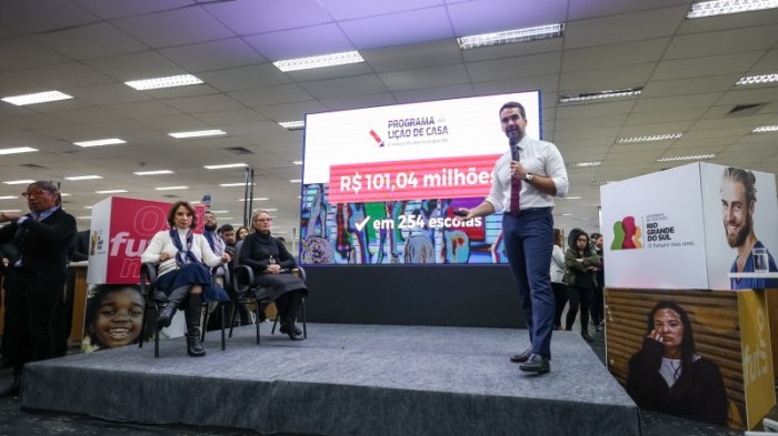 Leite e as secretárias Raquel e Izabel apresentaram o Programa Lição de Casa -Foto: Gustavo Mansur/Secom