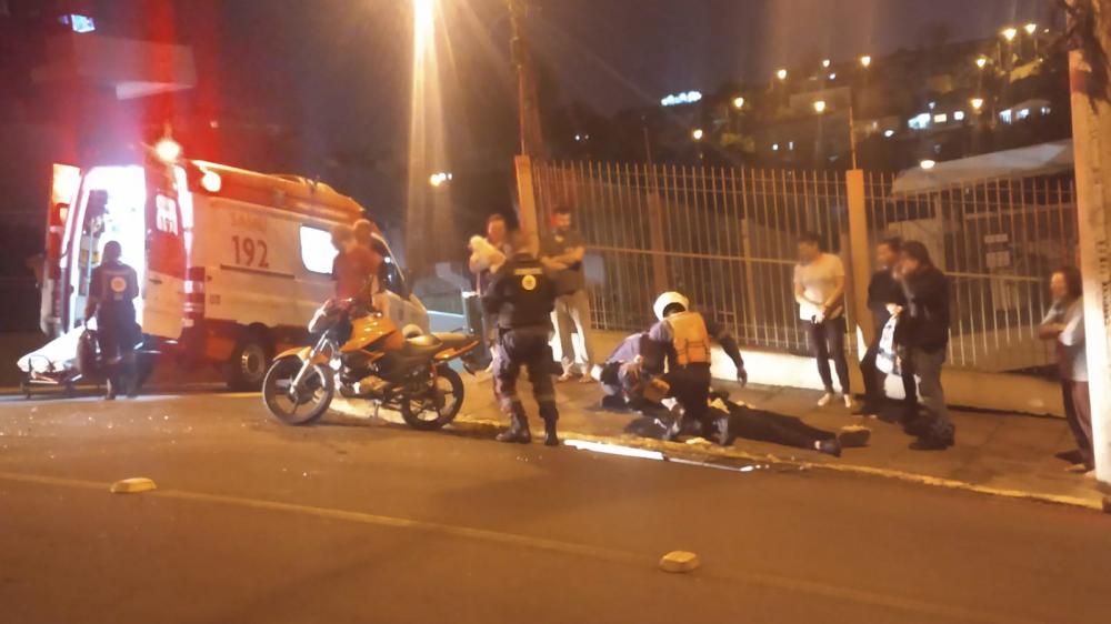 Acidente entre carro e motocicleta deixa um homem ferido no bairro Progresso