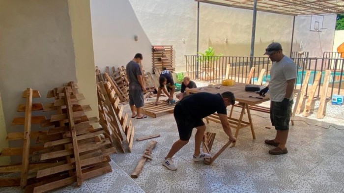 Na semiliberdade de Uruguaiana, pallets são transformados em árvores de natal decorativas -Foto: Ascom SSPS