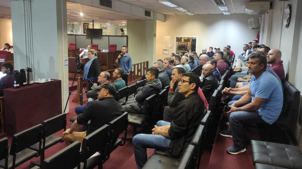 Vários moradores compareceram a reunião realizada na noite desta quarta-feira, 07 de junho. Crédito: Renata Oliveira/NB