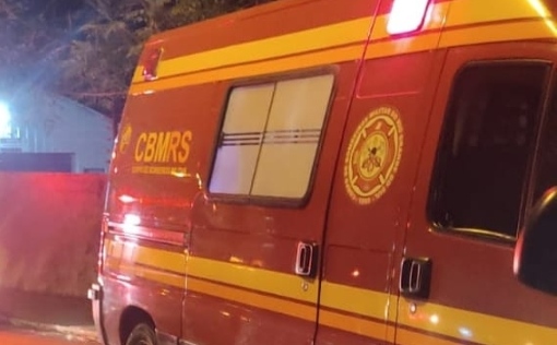 Bombeiros auxiliam no salvamento de um bebê de dois dias